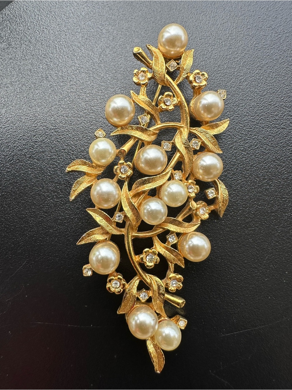 Vintage white  simulated pearl brooch